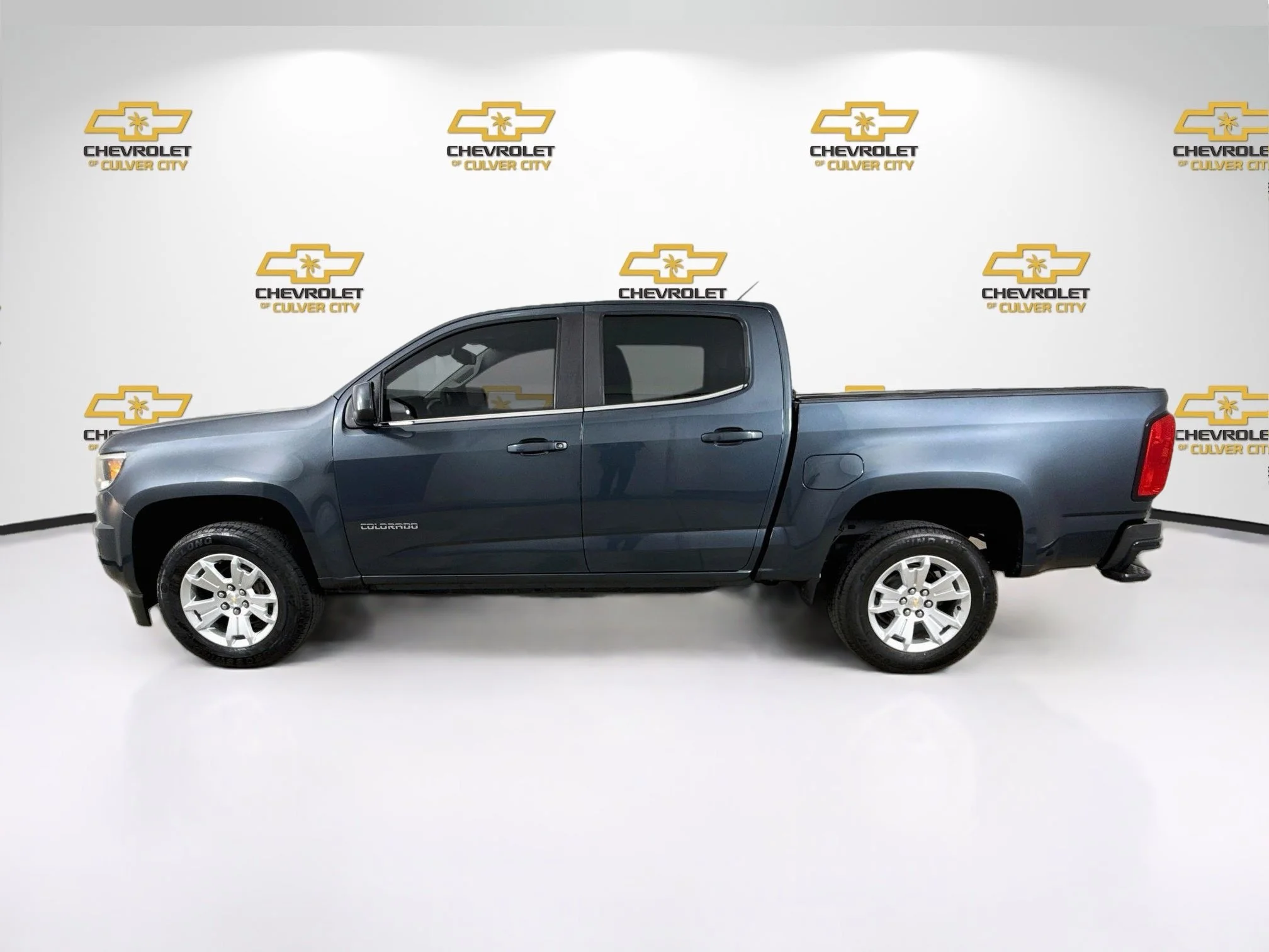 Used 2019 SHADOW GRAY METALLIC Chevrolet 2WD LT image 5