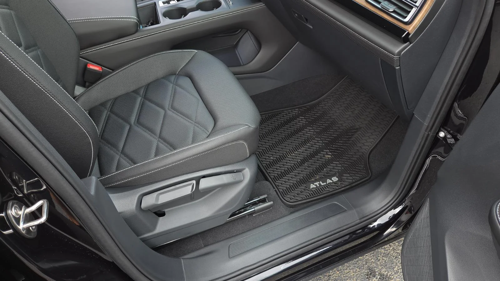 New 2026 Deep Black Pearl Volkswagen 2.0T SE image 55