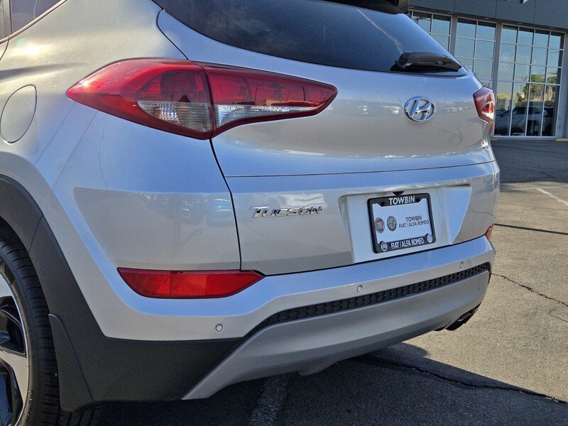 Used 2018 Molten Silver HYUNDAI VALUE FWD image 6