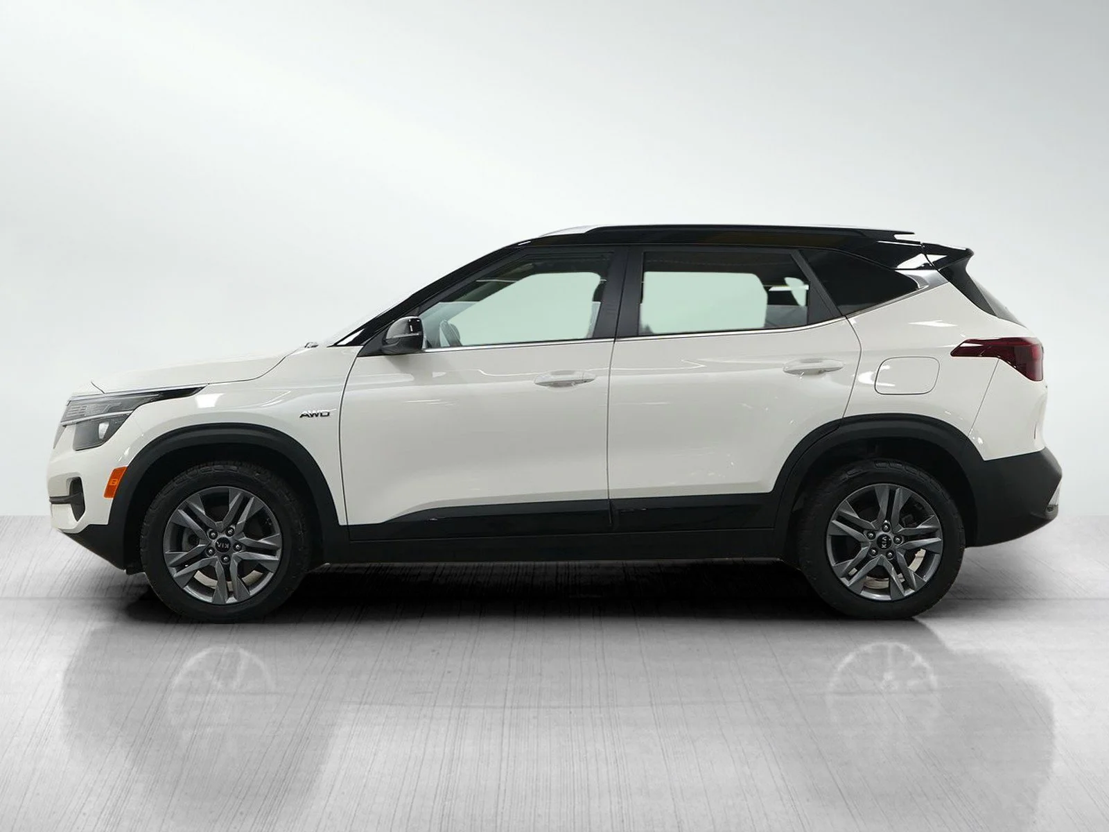 Used 2021 Kia Seltos S with VIN KNDEUCAA4M7093430 for sale in Burnsville, Minnesota