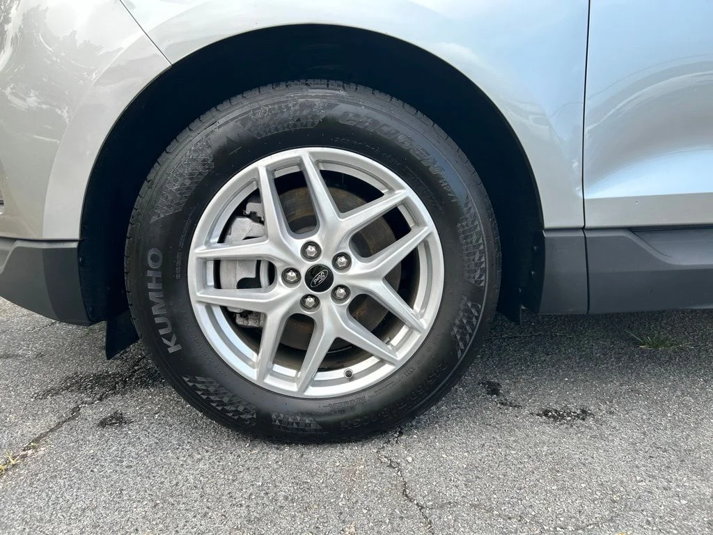 Used 2024 Silver Ford SEL image 11
