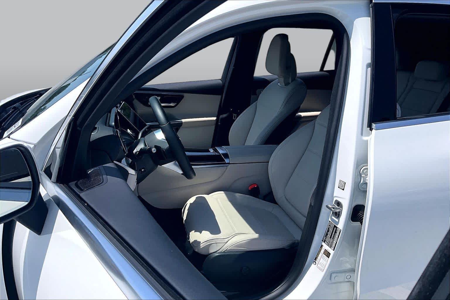 Used 2025 Polar White Mercedes-Benz GLC 300 image 15
