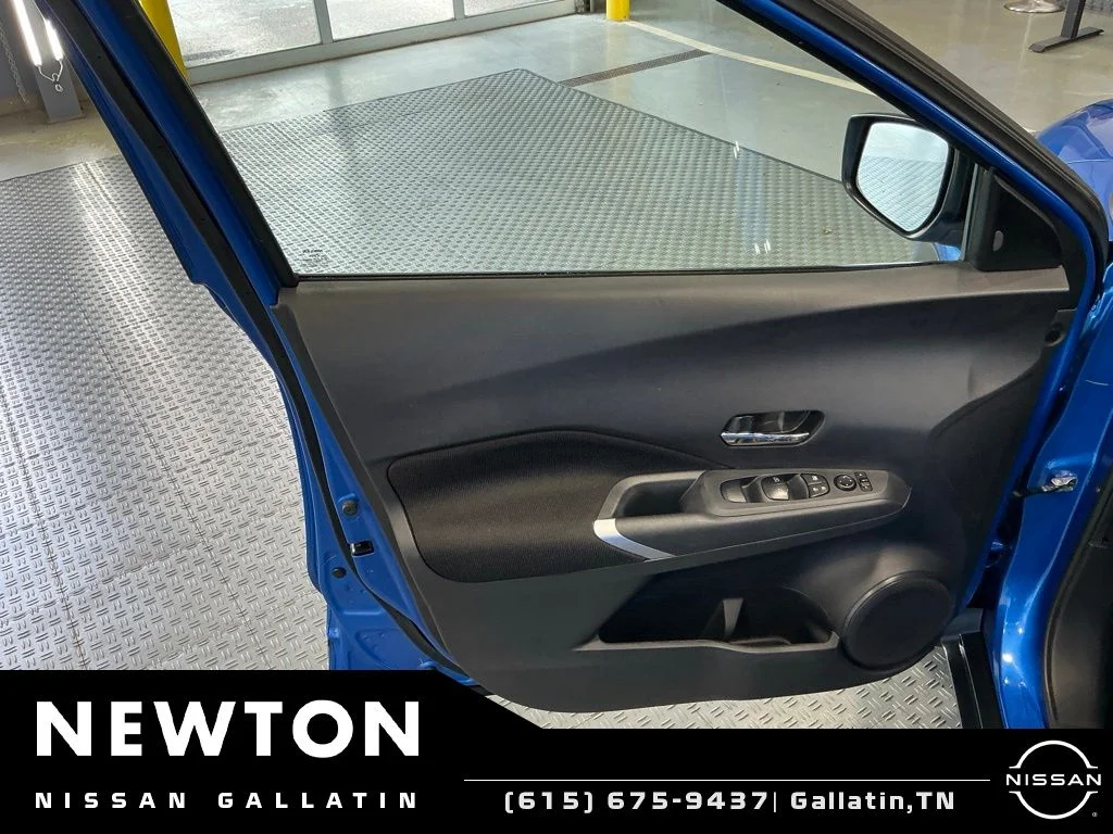 Used 2023 Electric Blue Metallic/Super Black Nissan SV image 32