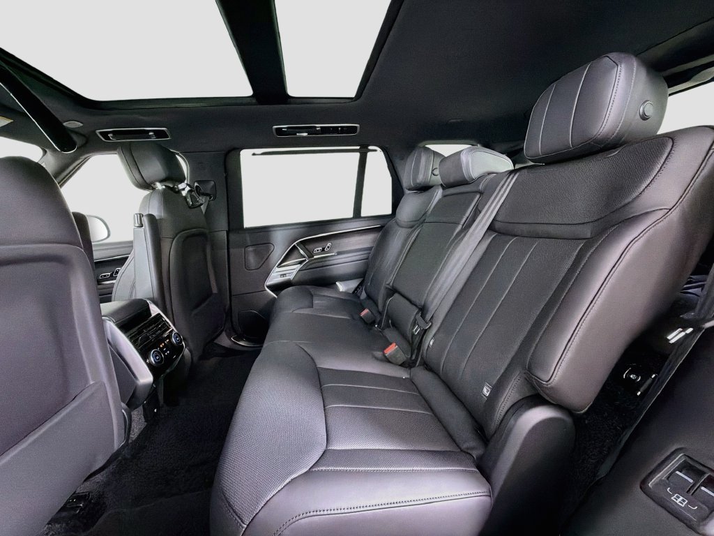 New 2027 Fuji White Land Rover SE image 26