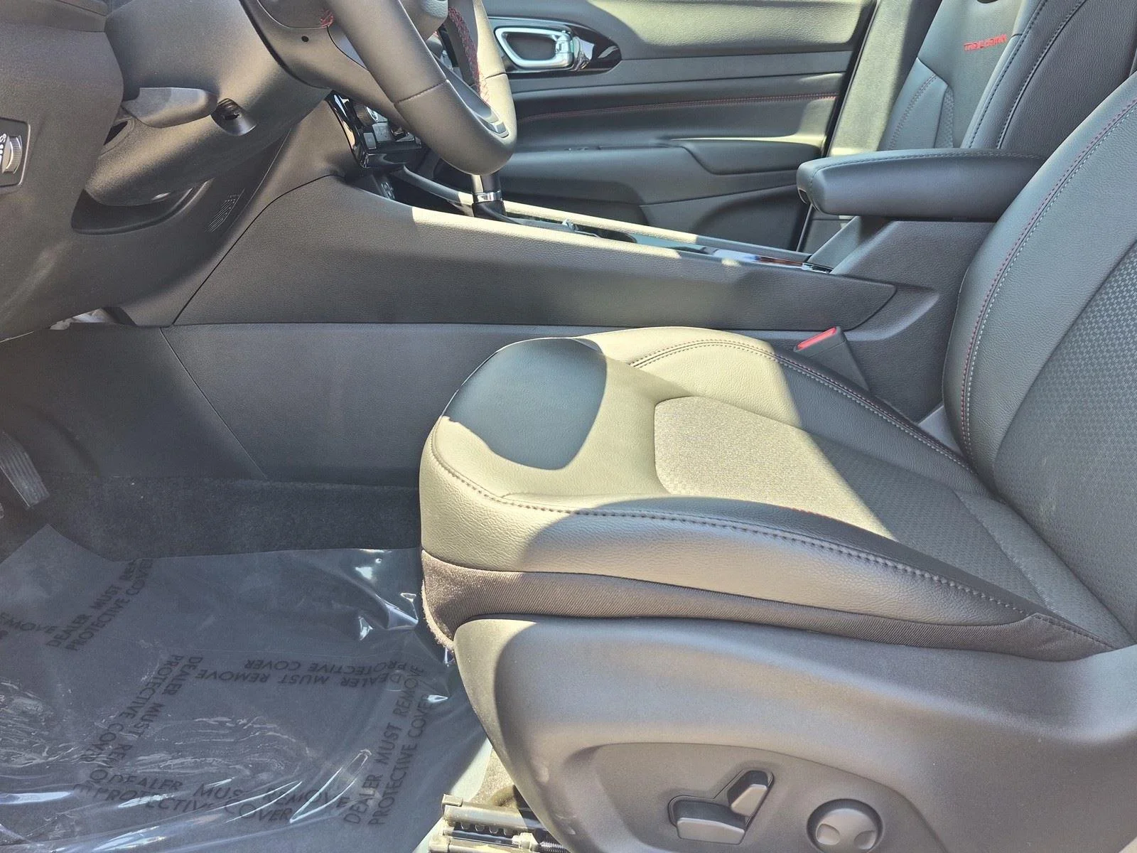 New 2026 Bright White Clear-Coat Exterior Paint Jeep Trailhawk image 18