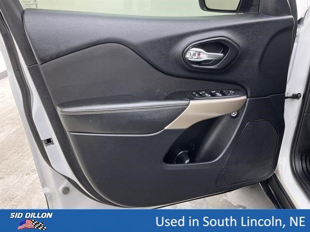 Used 2017 Bright White Clearcoat Jeep Altitude image 15