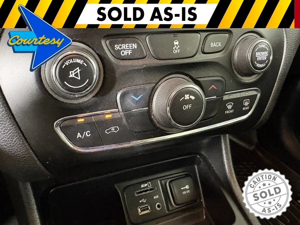 Used 2018 Silver Jeep Latitude Plus image 32