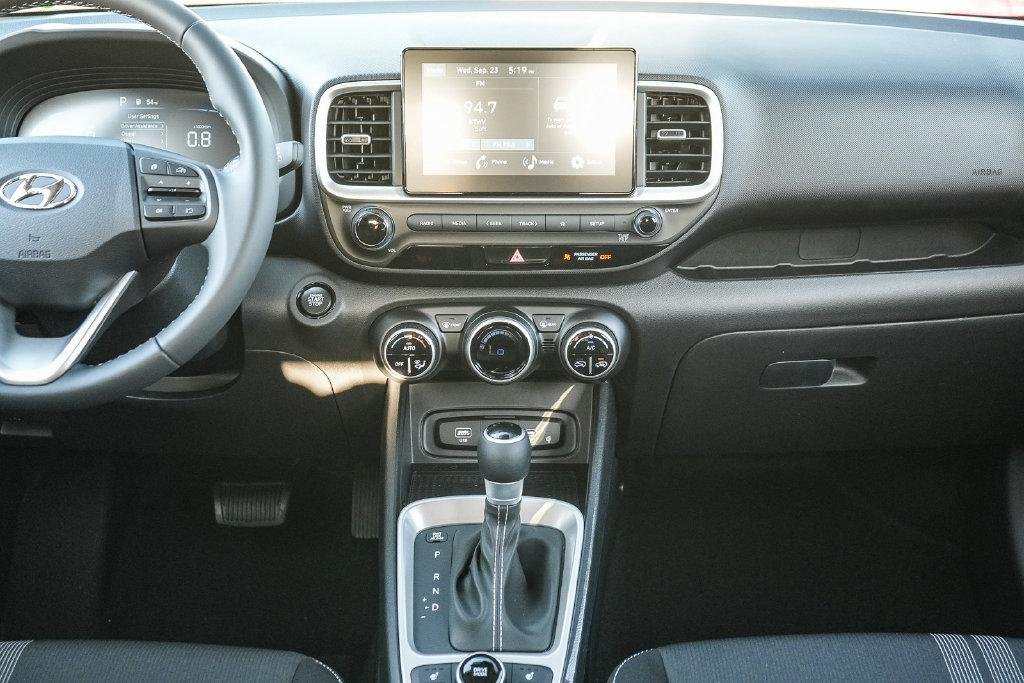 New 2026 Shimmering Silver Hyundai SEL image 15