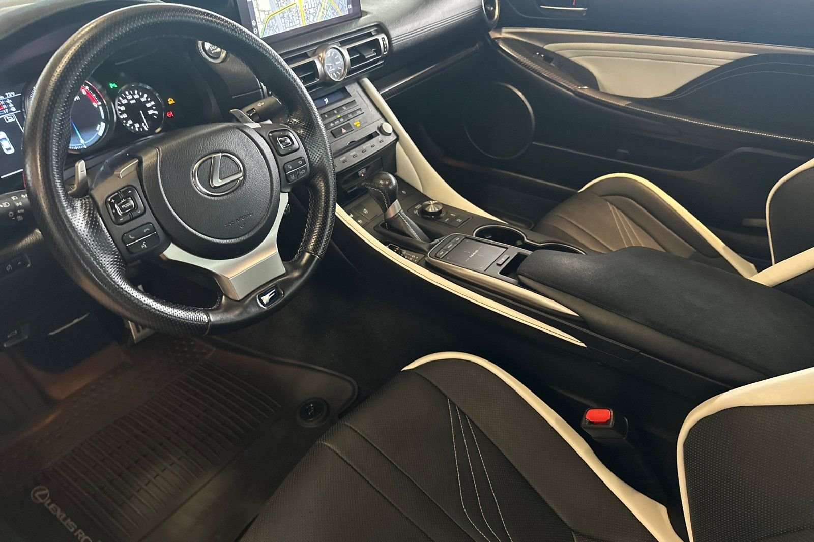 2023 Lexus RC F - Photo 7