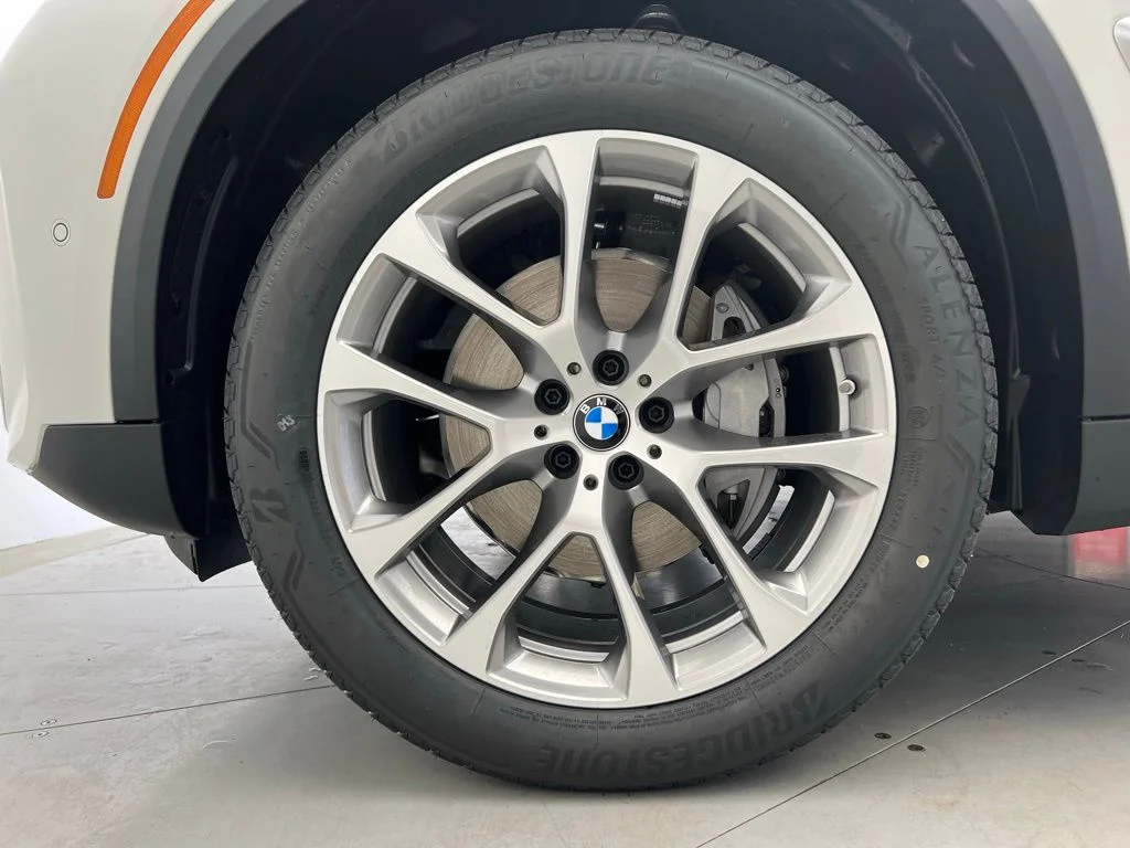 New 2026 Alpine White BMW xDrive40i image 22