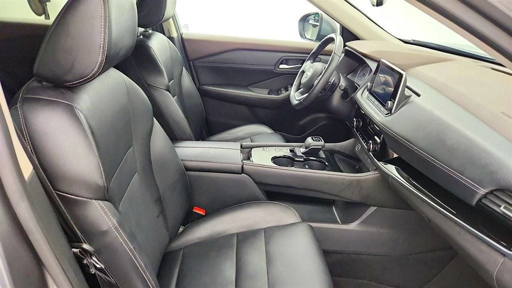 Used 2023 Gun Metallic Nissan FWD SL image 24