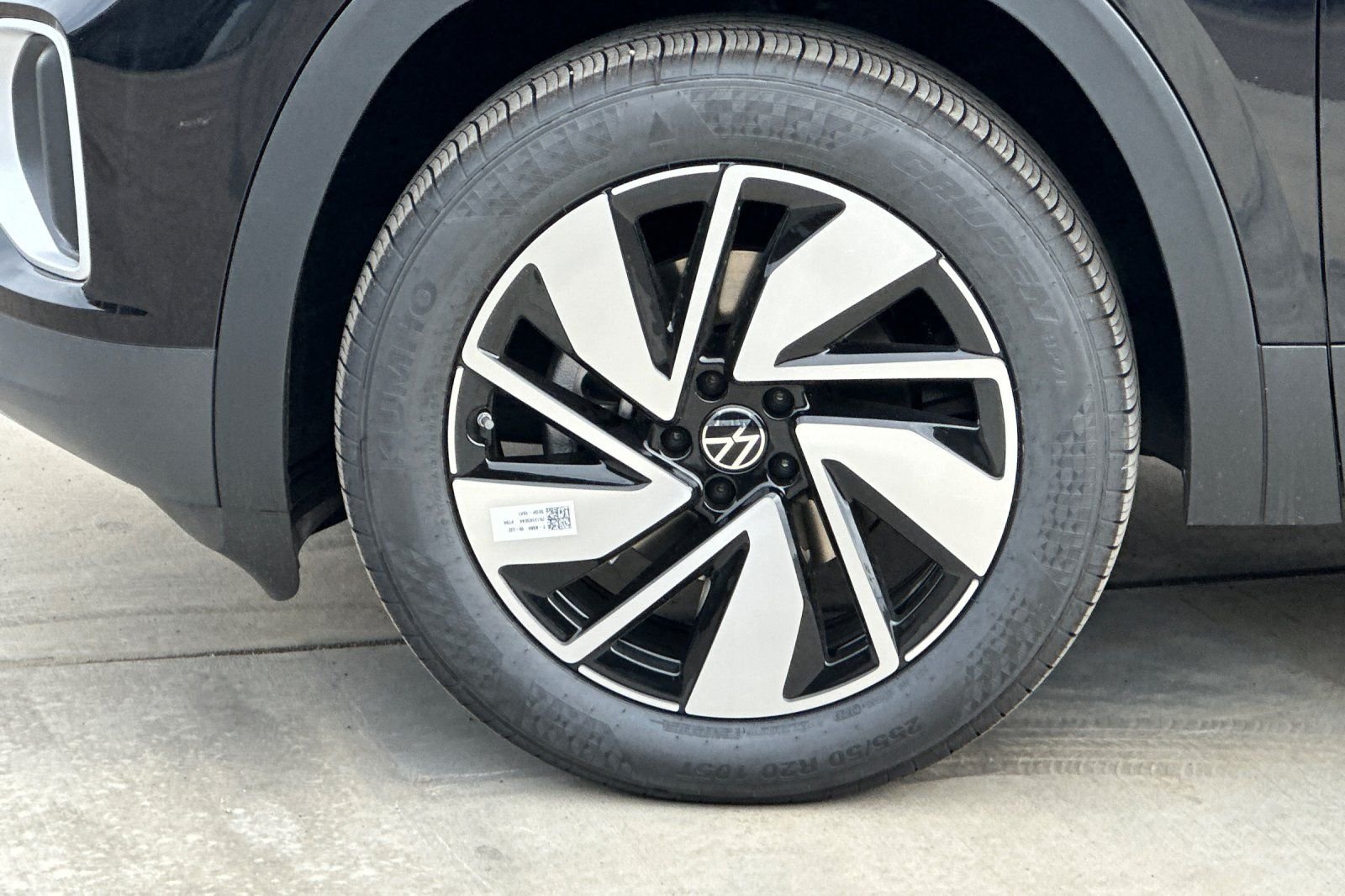 New 2026 Deep Black Pearl Volkswagen 2.0T SEL image 26