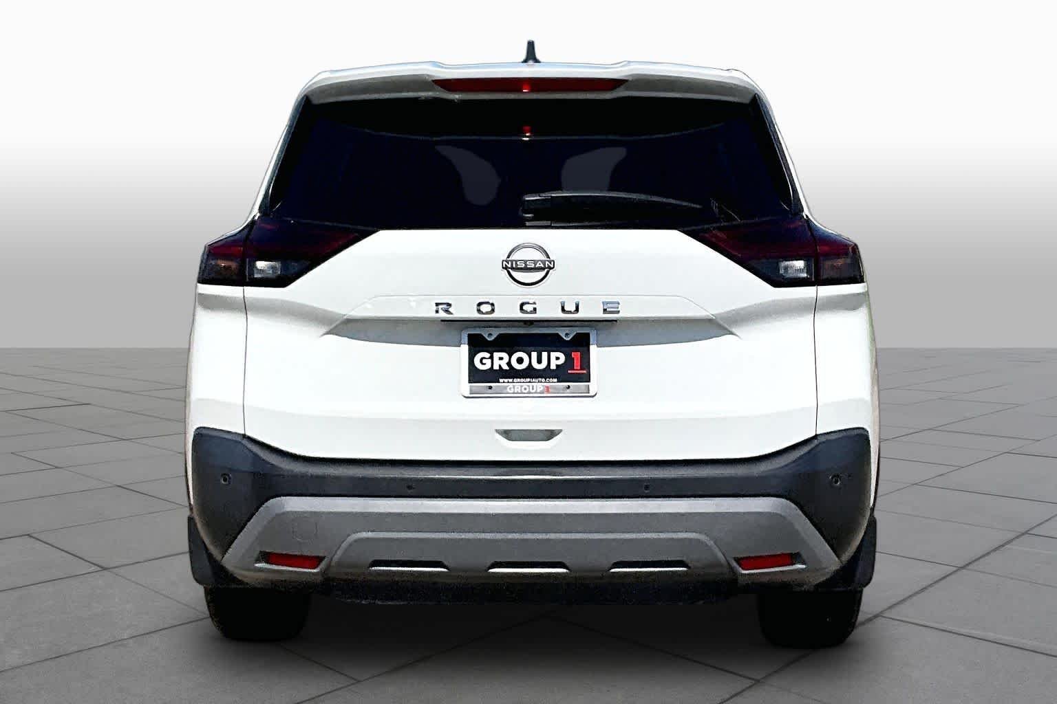 Used 2023 Glacier White Nissan S image 5