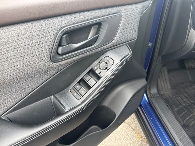Used 2021 Blue Nissan S image 11