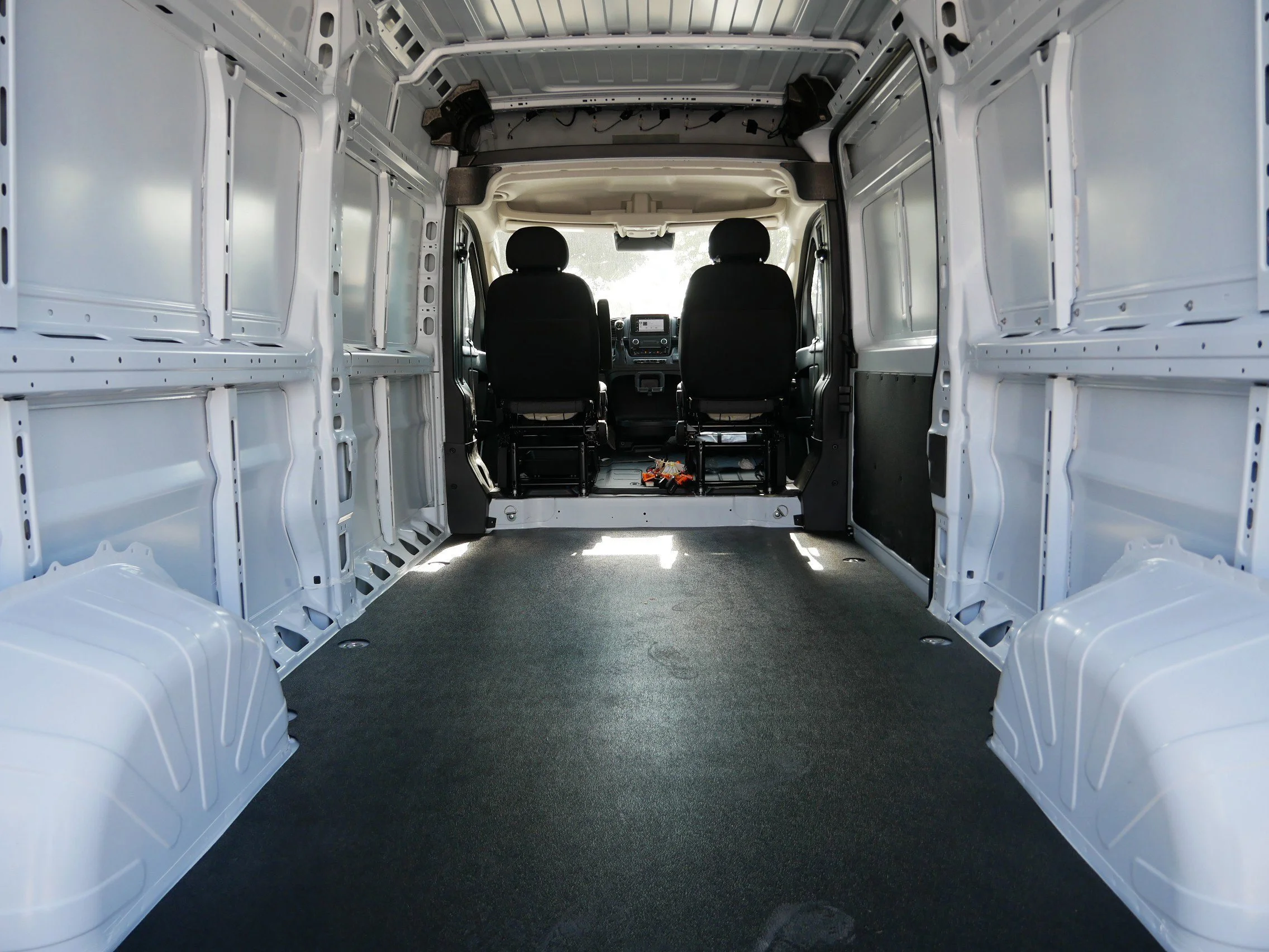 New 2026 Bright White Clear-Coat Exterior Paint RAM Tradesman image 9