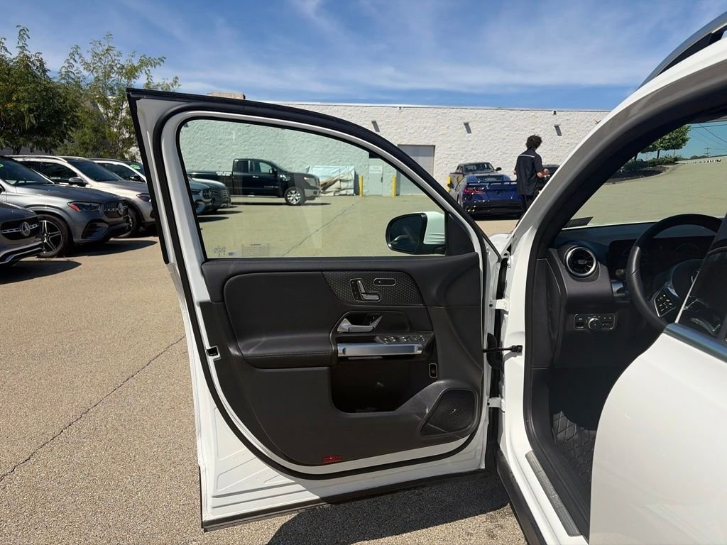 Used 2026 White Mercedes-Benz GLB 250 image 9