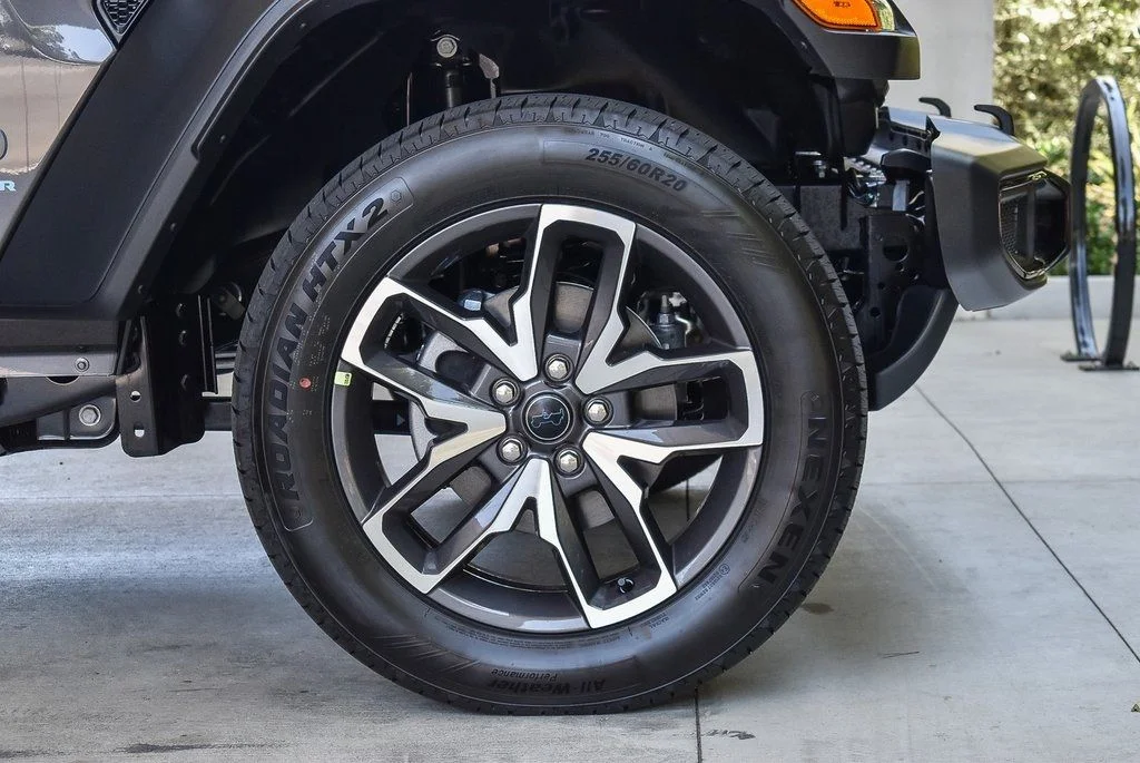 New 2025 Granite Crystal Metallic Clearcoat Jeep Sport S 4xe image 9