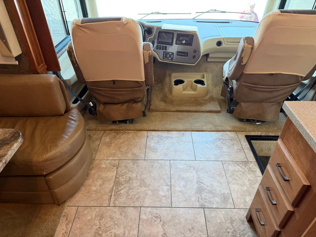 Used 2014  Tiffin  image 116