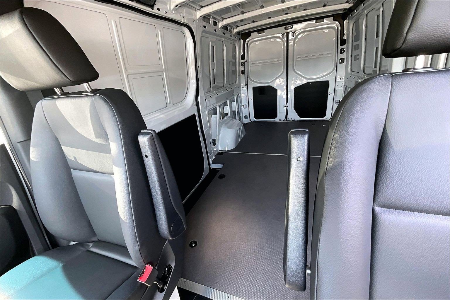 New 2025 Arctic+White Mercedes-Benz Cargo 144 WB image 24