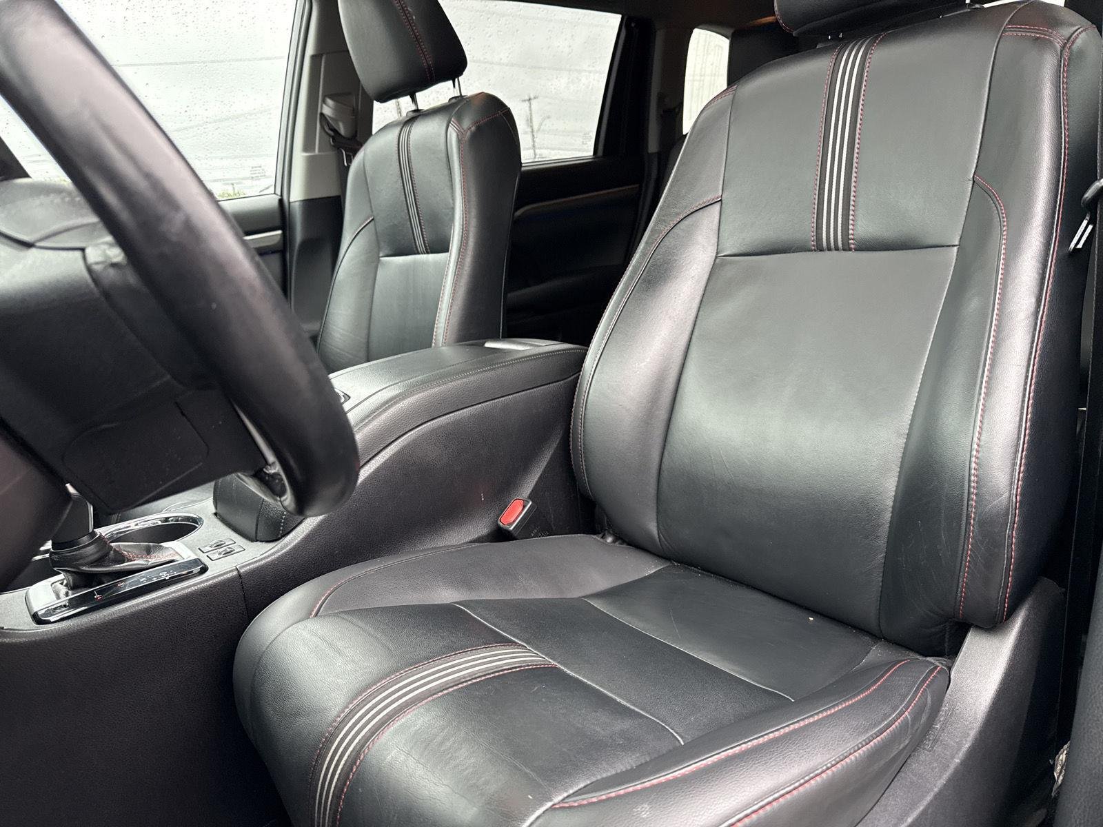 Used 2019 Midnight Black Metallic Toyota SE image 8