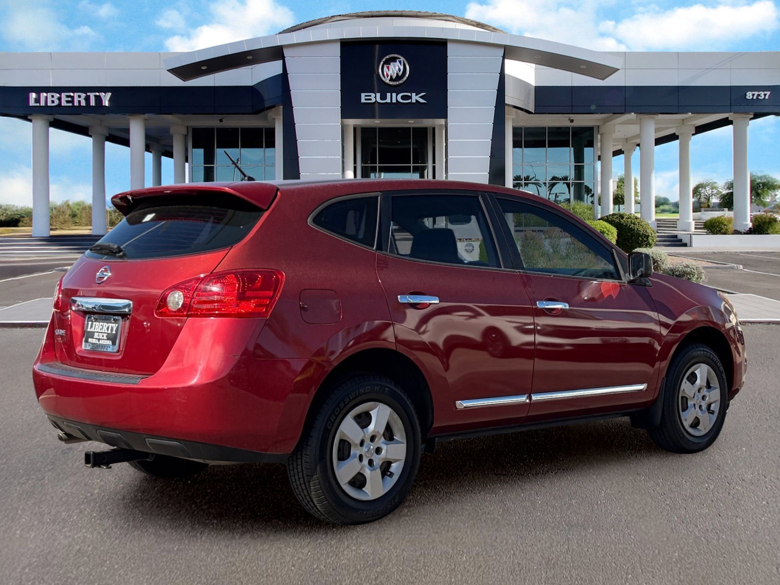 Used 2013 Red Nissan S image 4