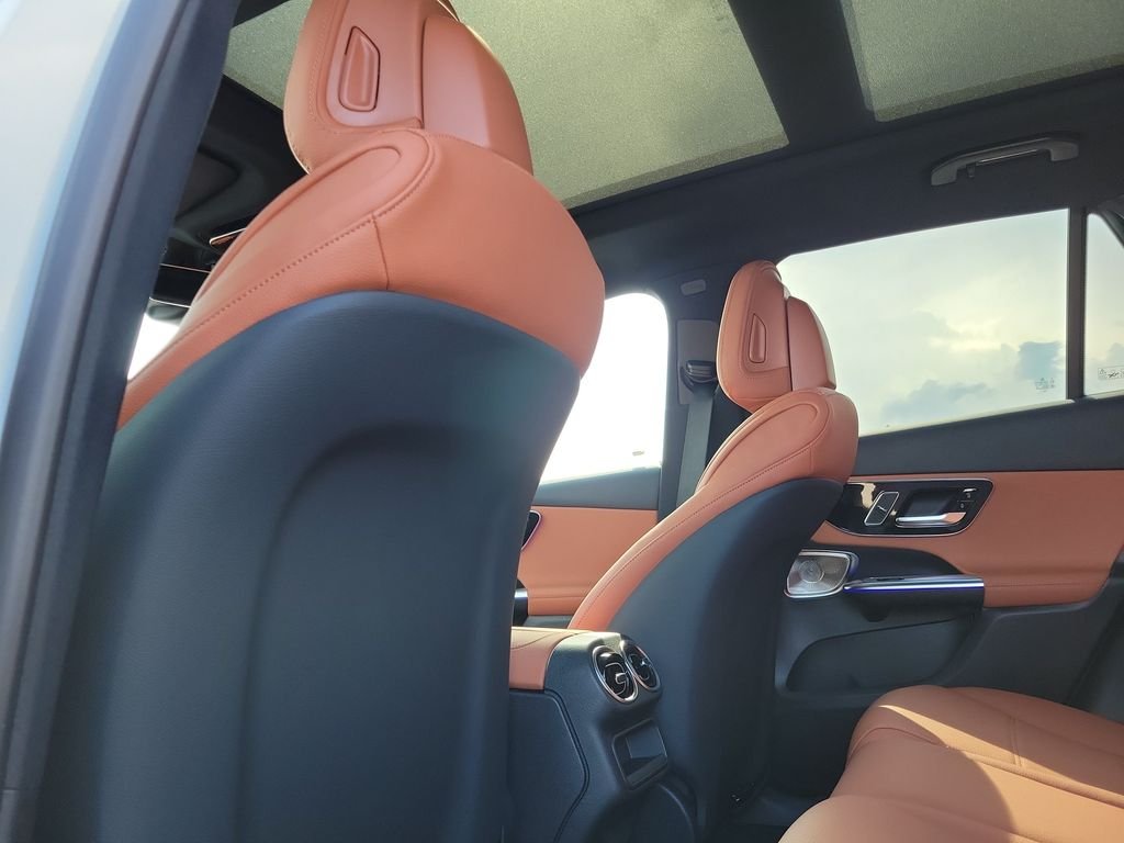 New 2027 Polar White Mercedes-Benz GLC 300 image 11