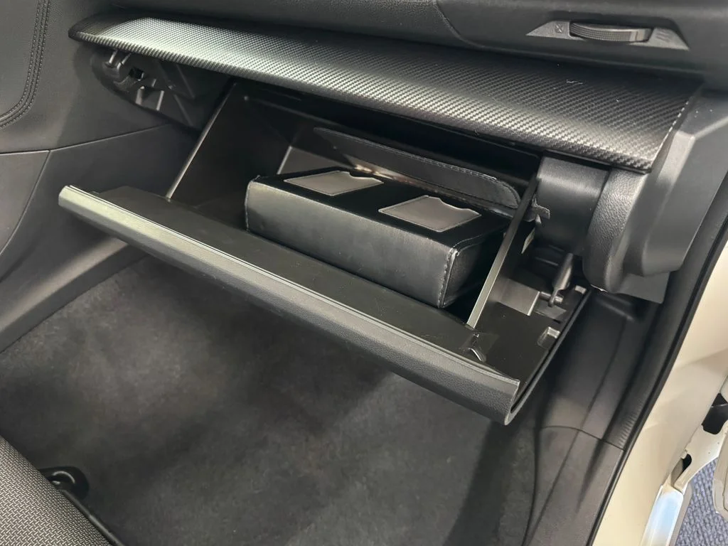 Used 2018 White Subaru 2.0i Premium image 29