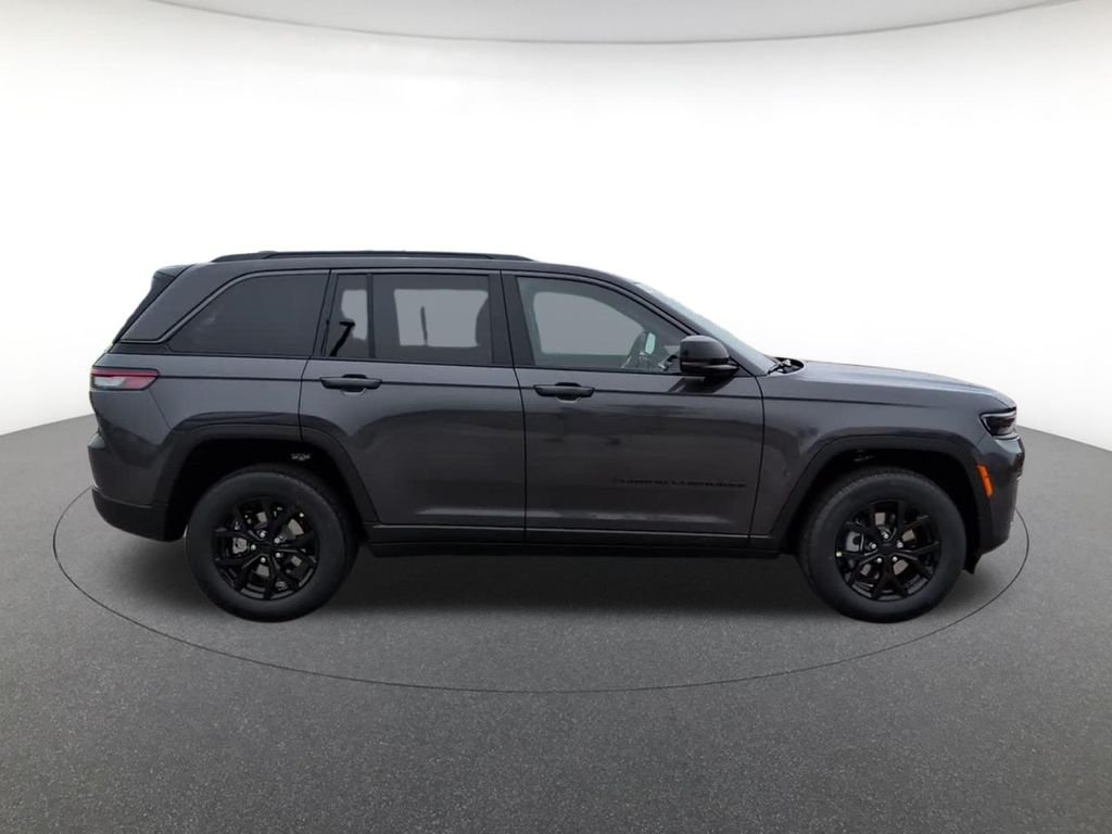 New 2026 Baltic Gray Metallic Clearcoat Jeep Laredo image 4