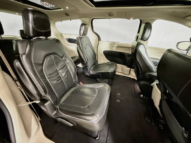 Used 2020 Gray Chrysler Limited image 28