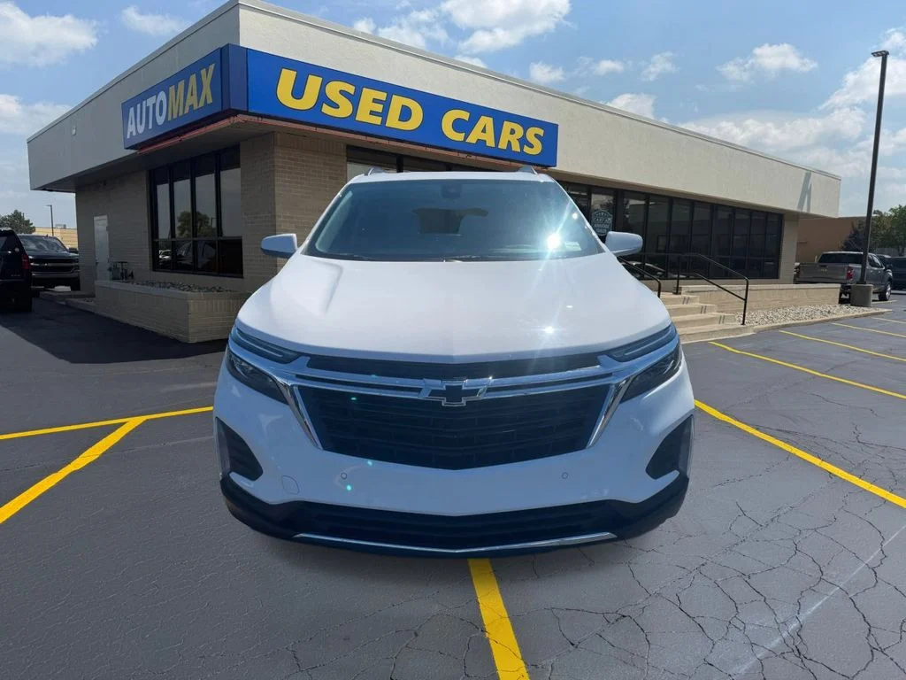 Used 2024 Summit White Chevrolet LT image 3