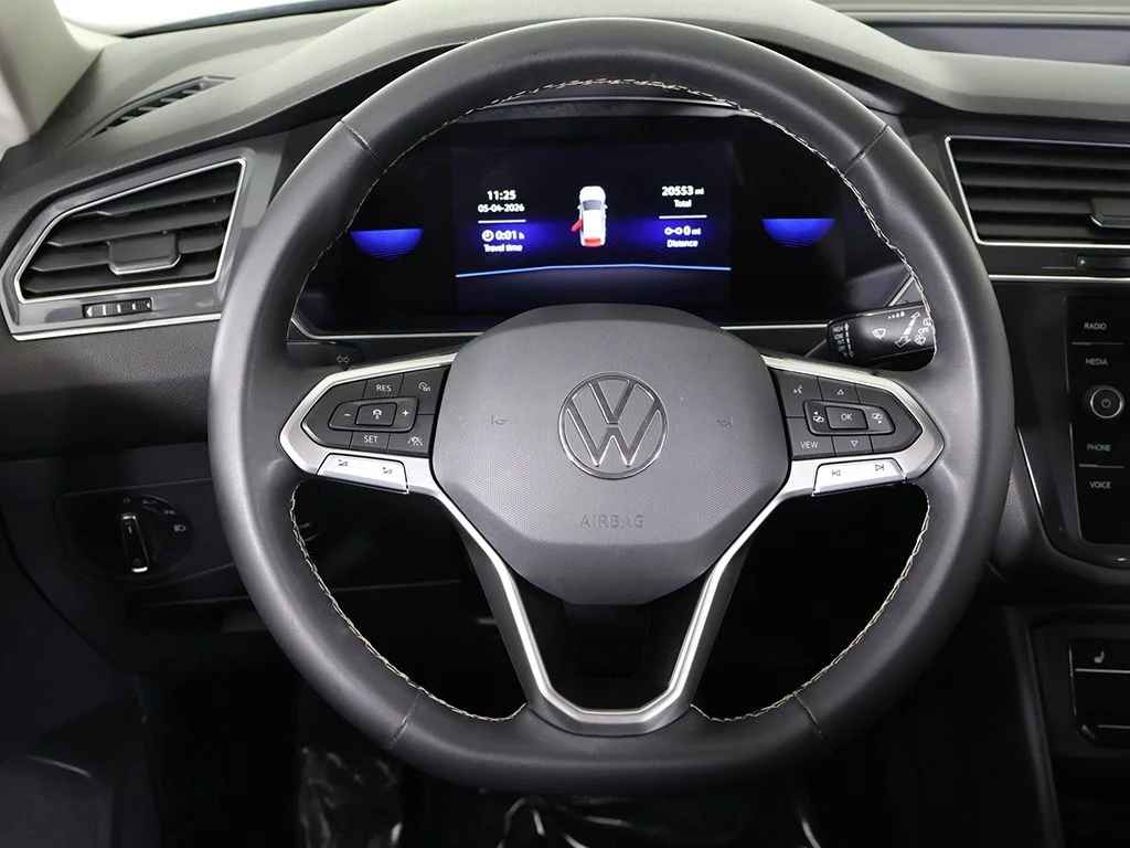 Used 2023 Platinum Gray Metallic Volkswagen 2.0T SE image 41