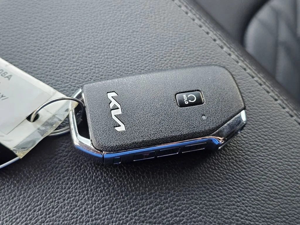 Used 2023 Wolf Gray/ebony B Kia X-Pro Prestige image 32