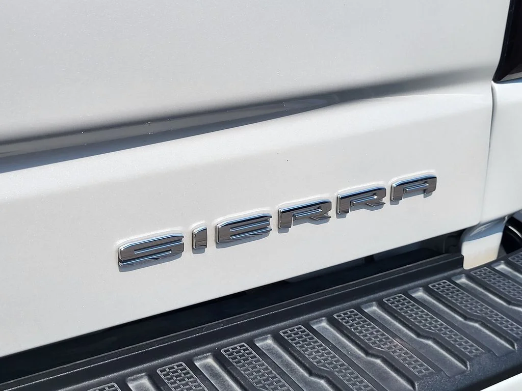 Used 2021 WHITE FROST TRICOAT GMC Denali image 9