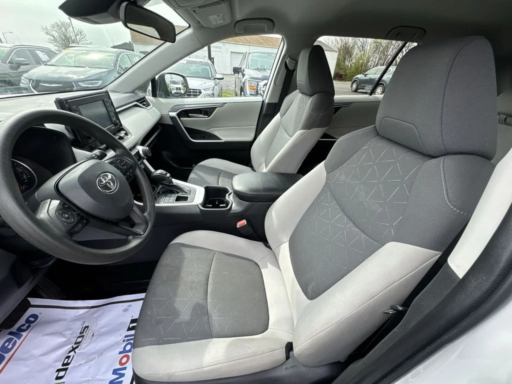 Used 2022 White Toyota XLE image 13