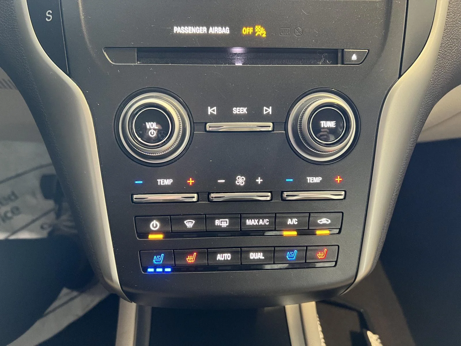 Used 2019  Lincoln Reserve image 25