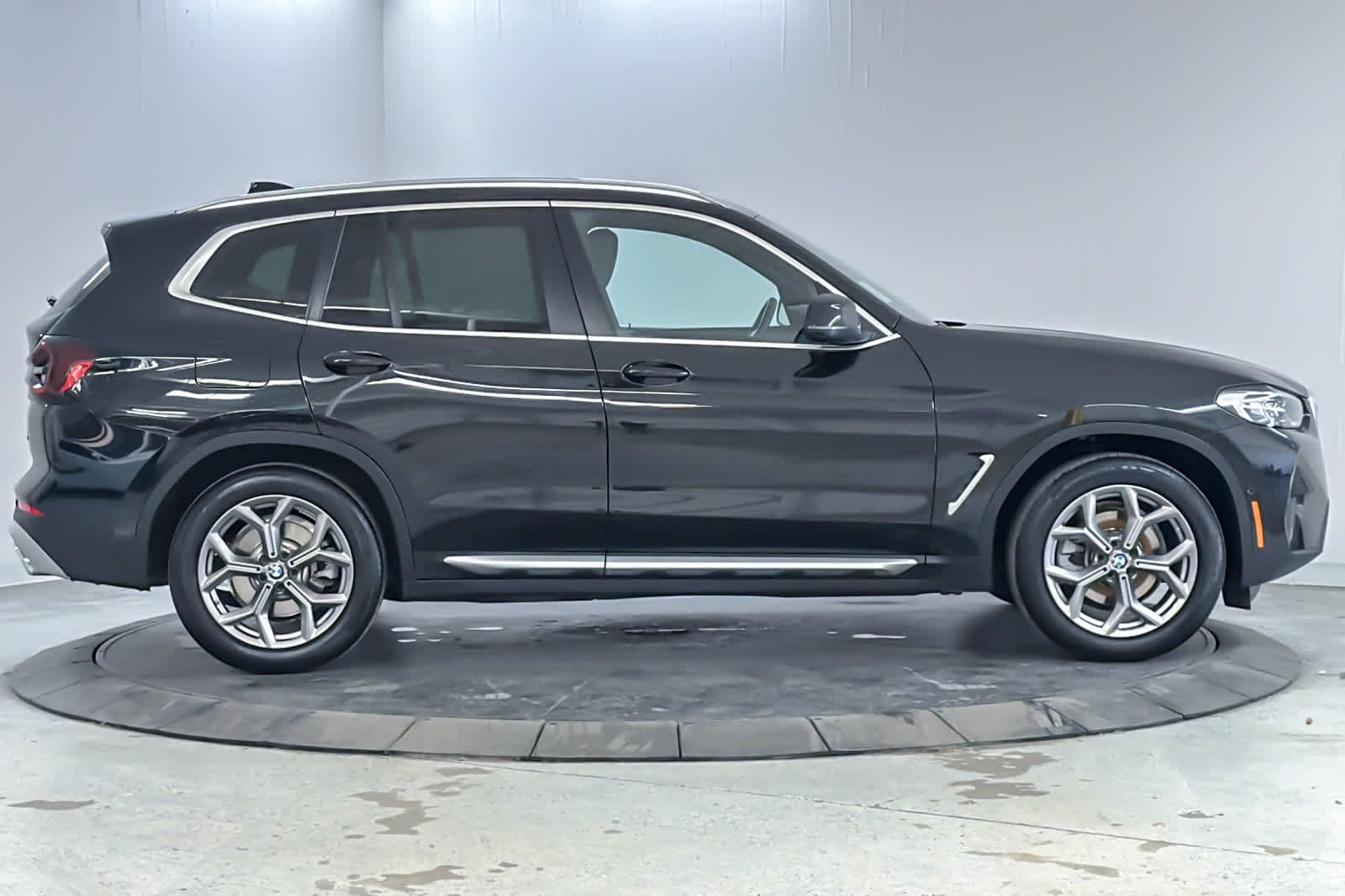 Used 2023 Black Sapphire Metallic BMW xDrive30i image 8