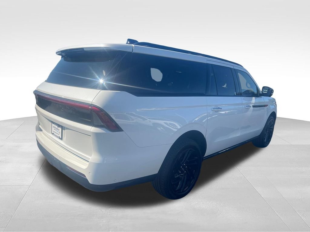 Used 2025 White Lincoln Reserve image 5