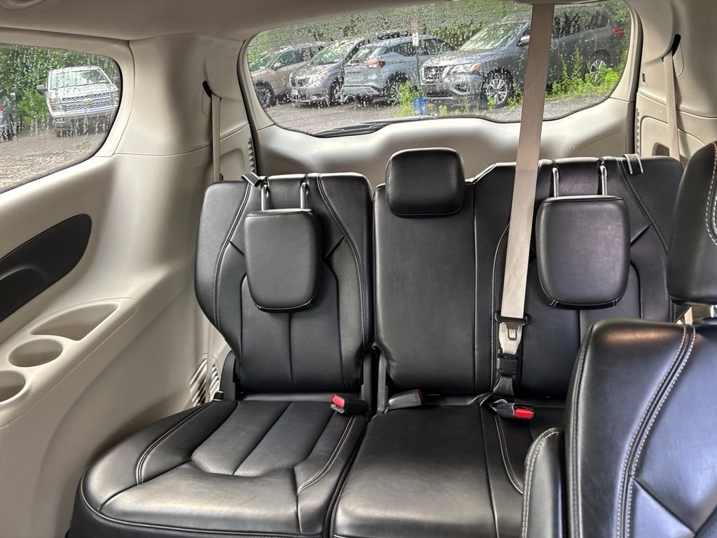 Used 2024 Silver Chrysler Touring L image 15