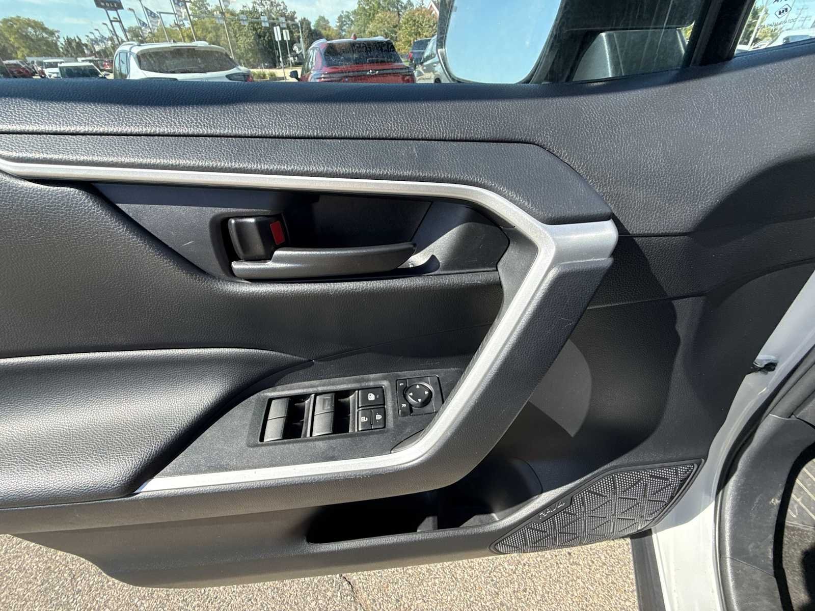 2025 Toyota RAV4 LE - Photo 21