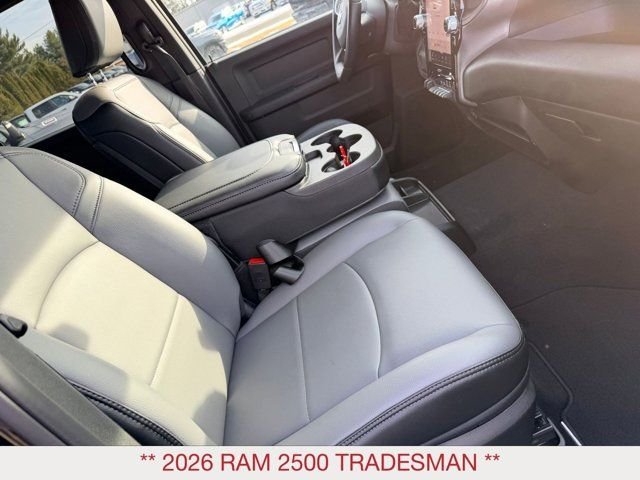New 2026 Diamond Black Crystal Pearl-Coat Exterior Paint RAM Tradesman image 12