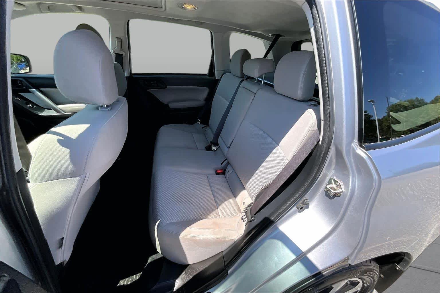 Used 2017 Ice Silver Metallic Subaru Premium image 18