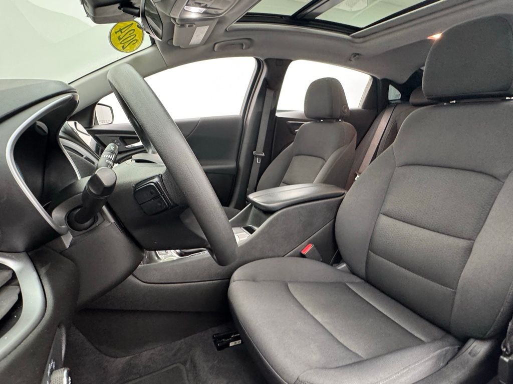 Used 2024 Summit White Chevrolet LT image 17