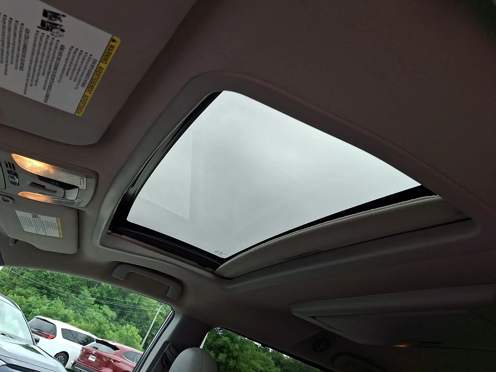 Used 2016 Predawn Gray Mica Toyota XLE Premium image 19