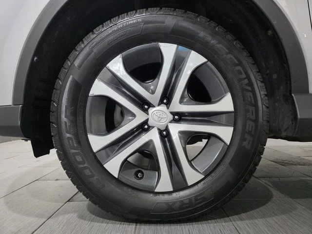 Used 2017 Silver Toyota LE image 22