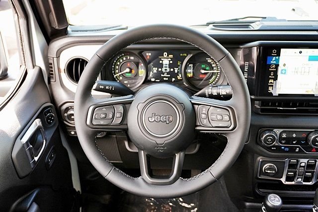 New 2025 Bright White Clear-Coat Exterior Paint Jeep Sport S 4xe image 25