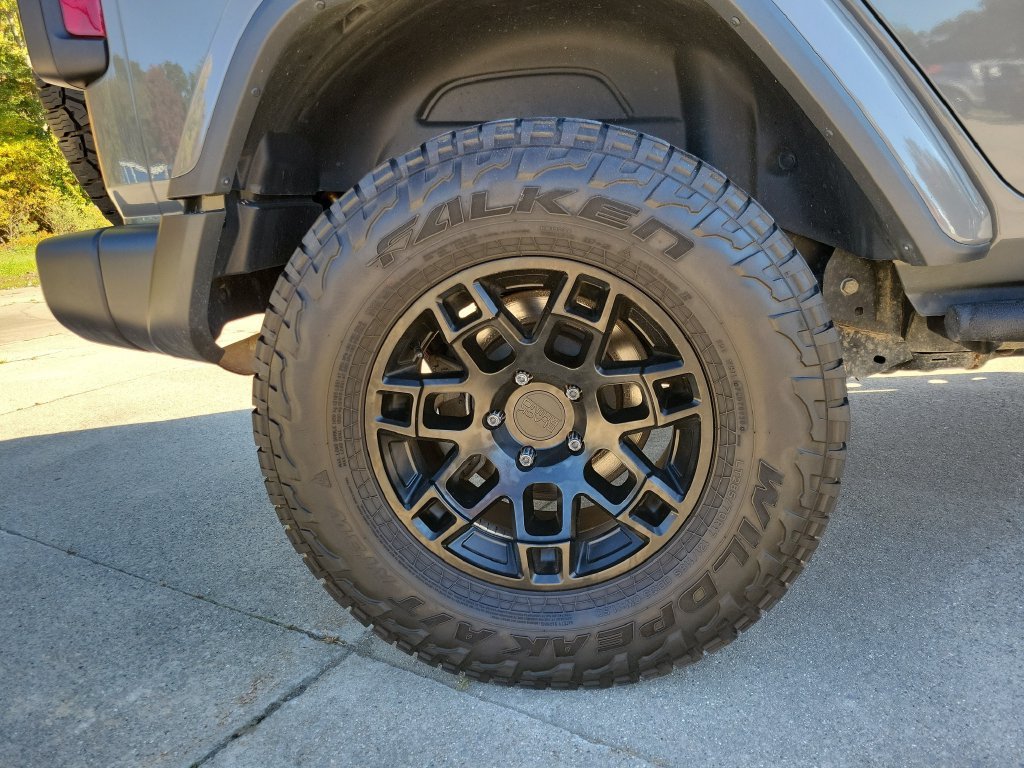 Used 2020 Gray Jeep North Edition 4x4 image 5