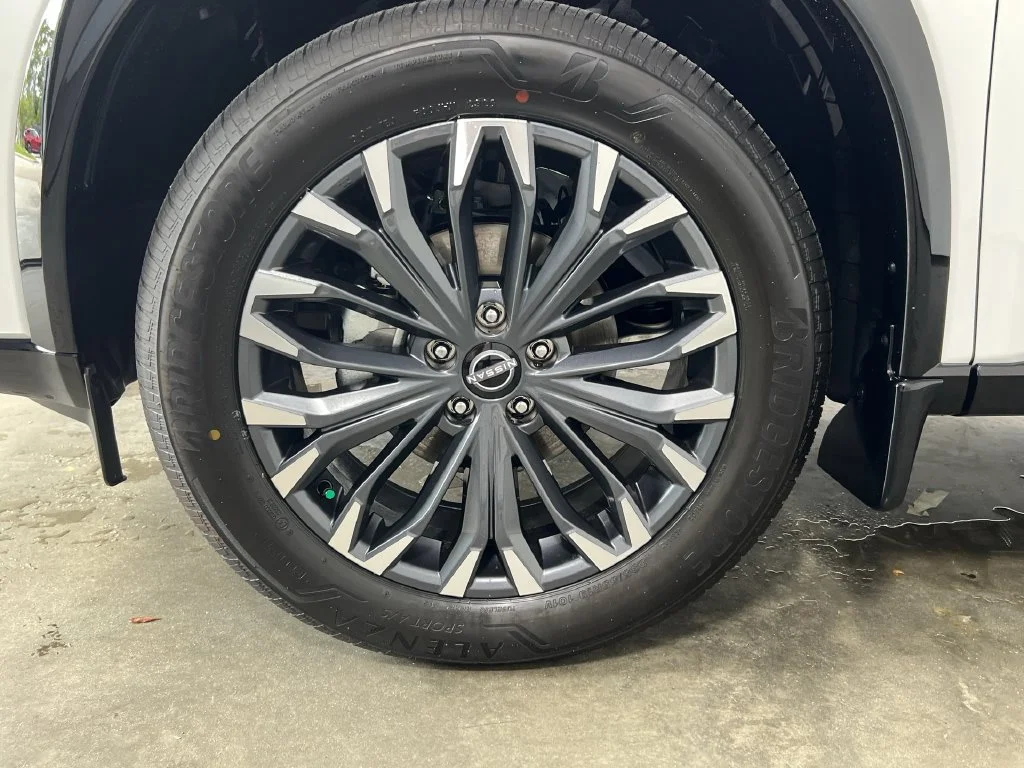 New 2026 White/off-white Nissan Platinum image 19