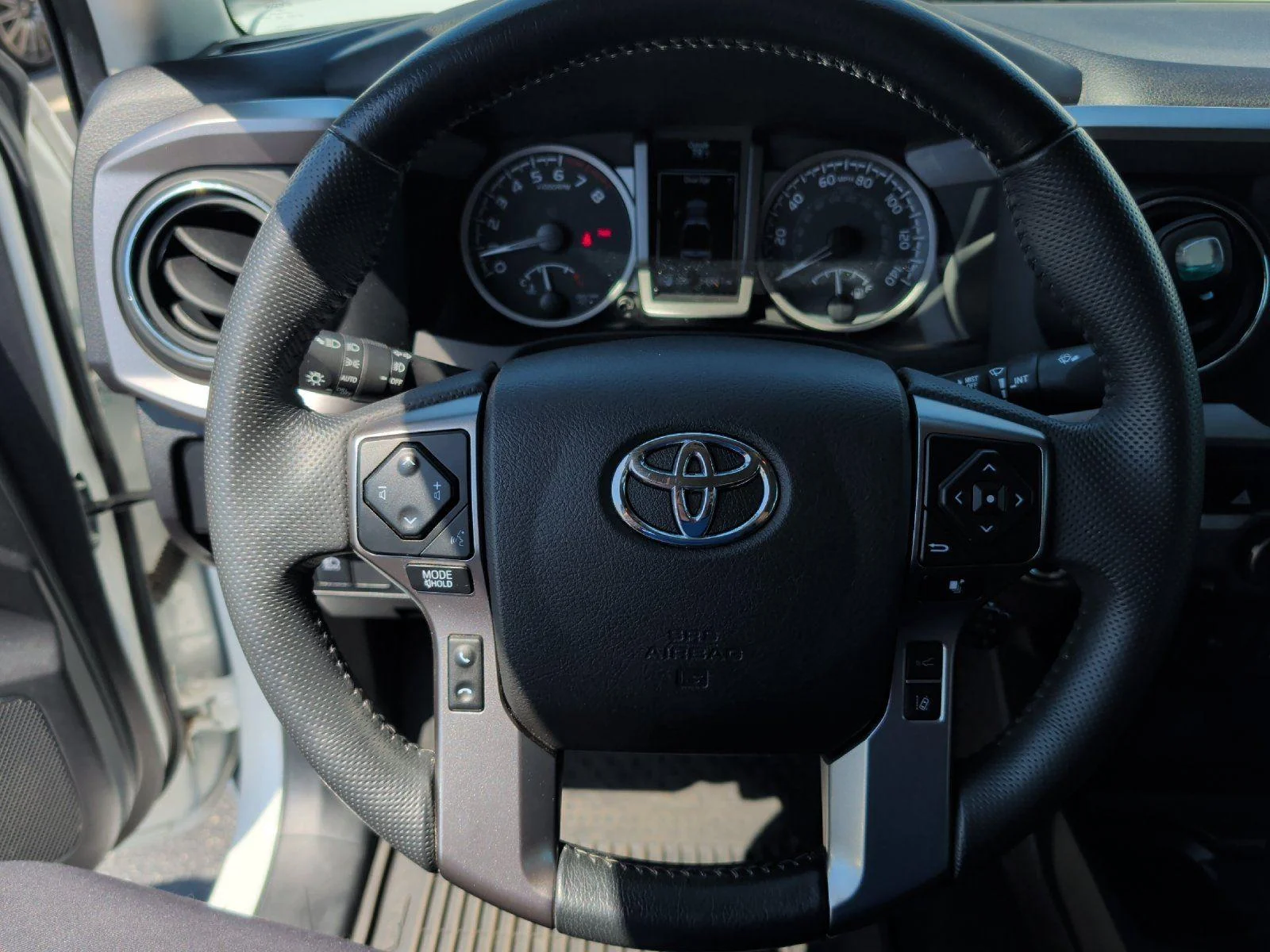 Used 2023 Ice Cap Toyota SR5 image 18