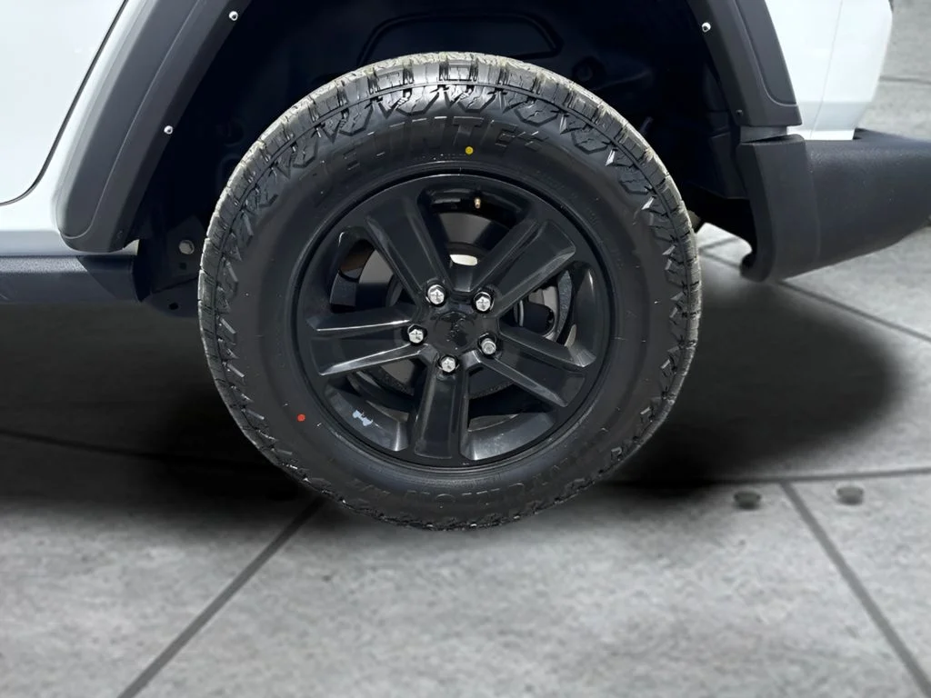 Used 2021 White Jeep Unlimited Sport Altitude image 29