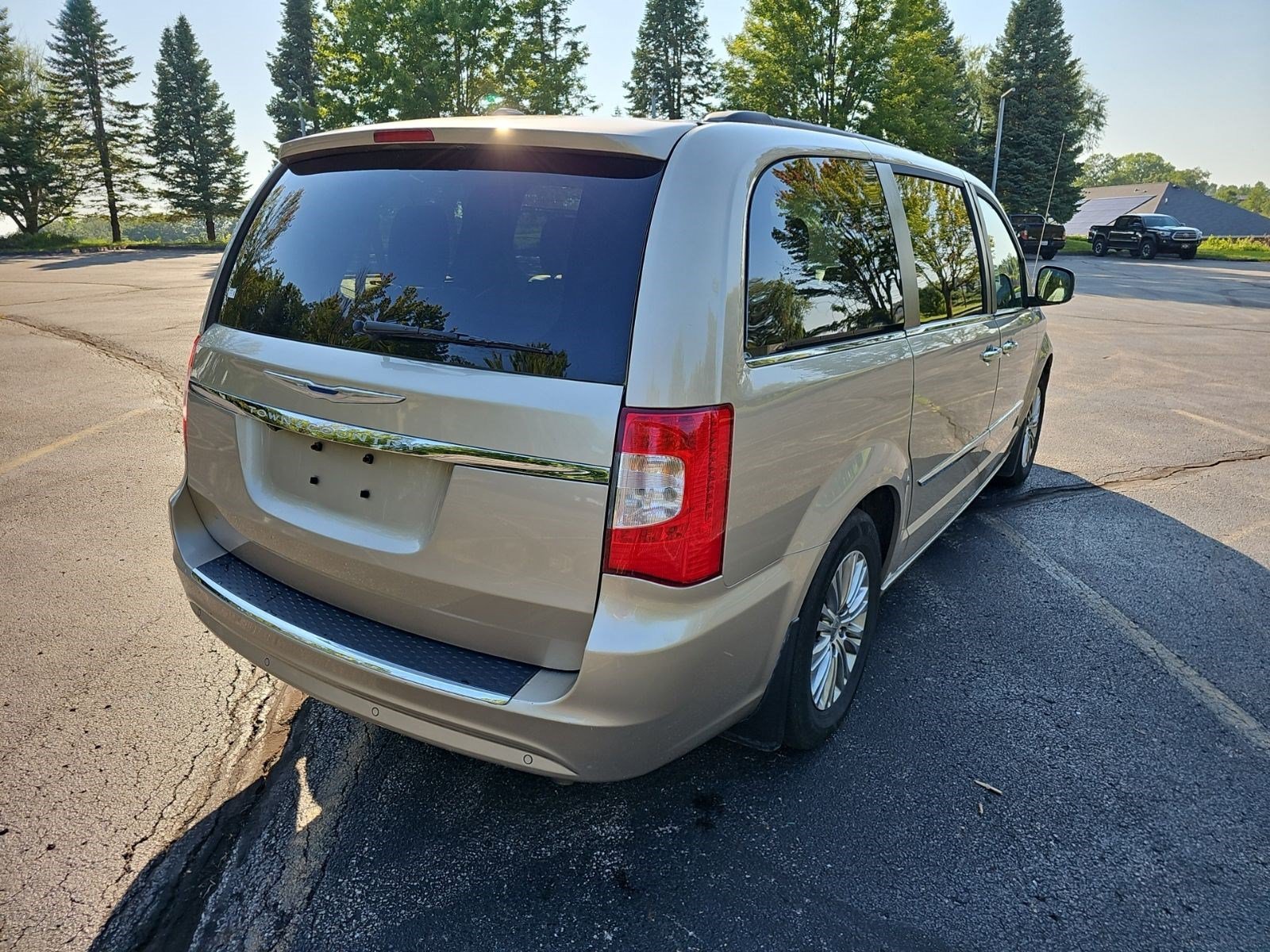 Used 2016 Cashmere/Sandstone Pearlcoat Chrysler Touring-L image 5